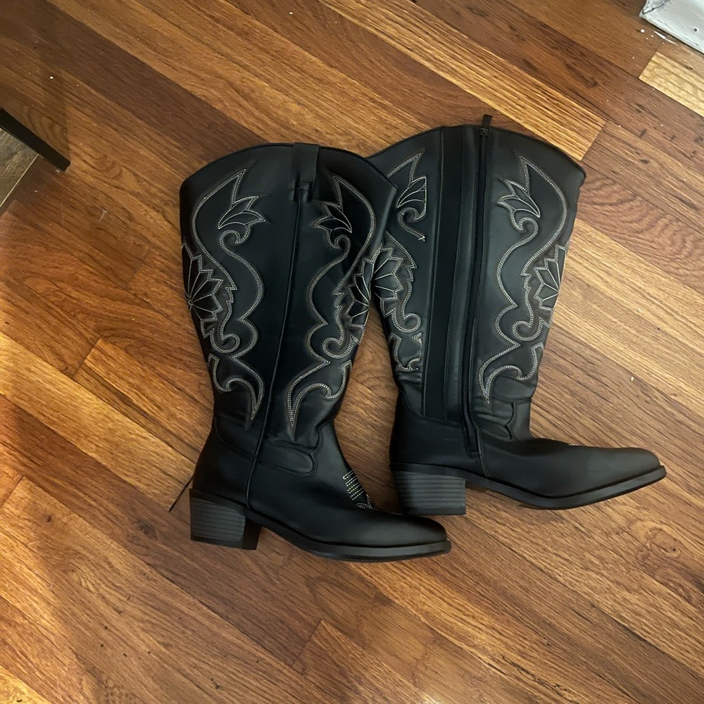 Black Western Cowboy Embroidered Boots